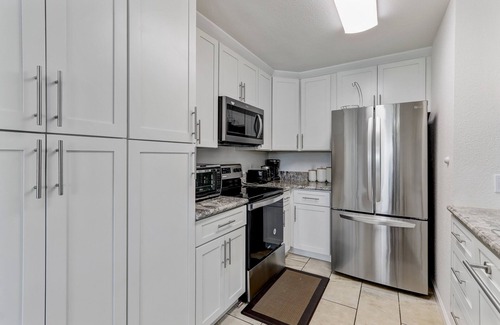 Sacramento House | #2 - Room in a beautiful house with pool