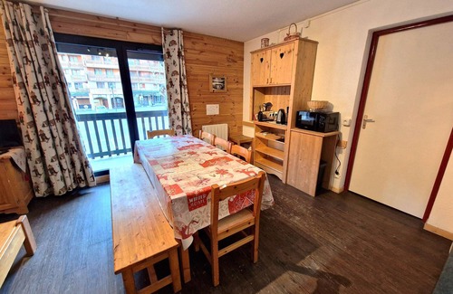 Valfrejus Apartment | 2 Rooms+Cabin, 6-8 Pers, 42m², Heart of Resort, Near Slopes, TV, DVD