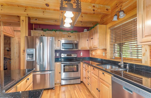 Maggie Valley Cabin | 2 Side-By-Side Cabins/Sleeps 25/Hot Tubs/Fire Pits/Pool Table/Easy access