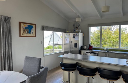Whangamata House | 2 storey holiday home - two minute walk to shops & cafes in beautiful Whangamata