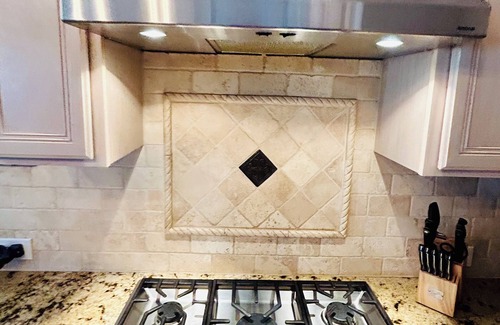 Southeast Arlington House | 2 Story🏡 POOL 🏊🏼♀️ HOT TUB Spacious 🐶Friendly Centrally Located KING & Queen Beds