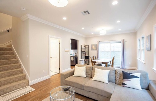 Mid Central House | 2-story/spacious/secure close to food/storesn