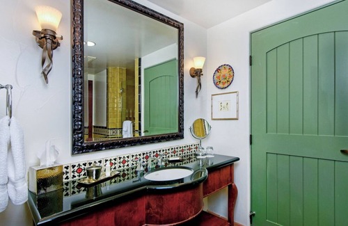 Los Gatos Hotel | 2 Stylish Room with Outdoor Pool, Balcony & Free Parking in Santa Cruz