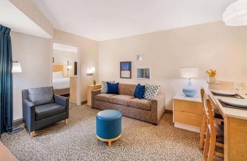 Arrowood Hotel | 2 Suites - Relax in Convenience Close to NASCAR Hall of Fame and Carowinds