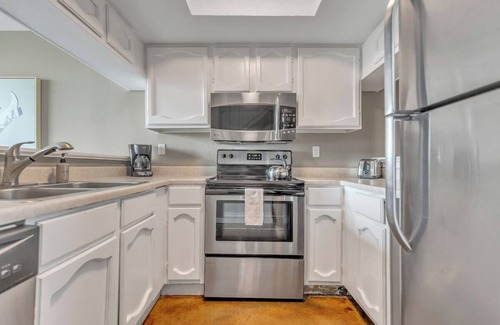 Downtown Austin Apartment | 2 Units | Littlefield Loft Austin | Spacious Balcony, Fast Wi-Fi & Full Kitchen