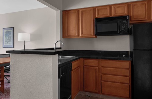 East Roseville Parkway Hotel | 2 Welcoming Suites Near Roseville Golfland Sunsplash, Perfect for Families!