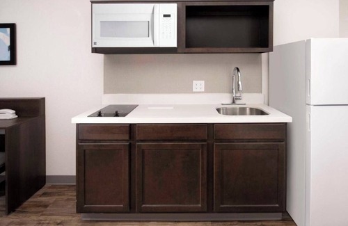 Newnan Hotel | 2 Well-Equipped Room w/Kitchen for Your Newnan Staycation or Trip
