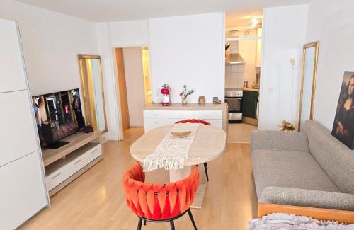 Seelberg Apartment | 2 x Apartments bei Augsburger Platz 1x Nr 5 - Studio Apartment mit Balkon und Parkplatz und 1 x Nr5-B - 2 ZW ohne Balkon und Parkplatz