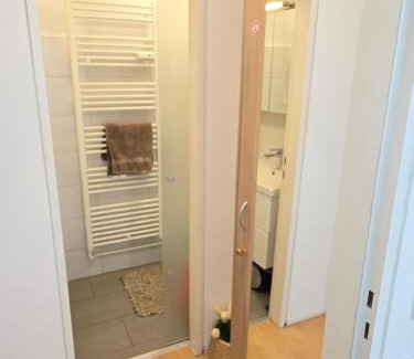 Seelberg Apartment | 2 x Apartments bei Augsburger Platz 1x Nr 5 - Studio Apartment mit Balkon und Parkplatz und 1 x Nr5-B - 2 ZW ohne Balkon und Parkplatz