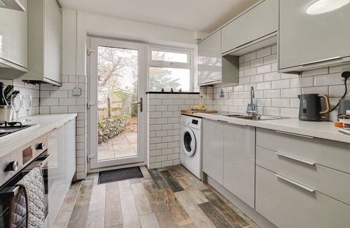 Bangor Cottage | 2 YSGOLDY, family friendly, country holiday cottage in Bethesda
