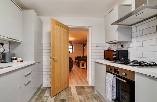Bangor Cottage | 2 YSGOLDY, family friendly, country holiday cottage in Bethesda