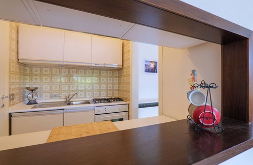 Susello Apartment | 2-zimmer-wohnung mit Balkon, Garten, Pool und Seesicht