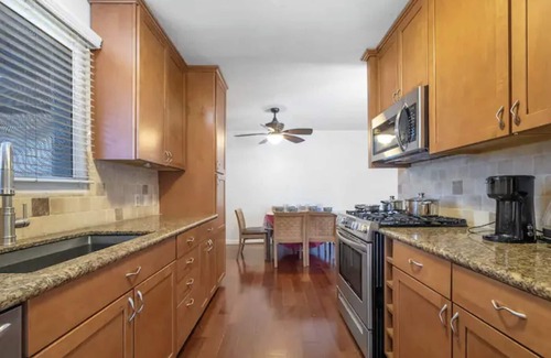 North Tustin House | 20 MIN TO BEACH, KING SIZE, PRIVATE POOL, GAMES