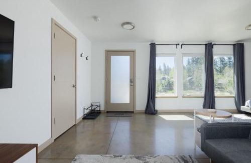 Westbrook Meadows Apartment | 20 Min to Mt Bachelor Perfect Basecamp for Skiers