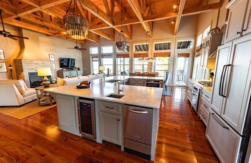 Plantation House | 20% OFF FALL! 'Forcynthia' Luxury Bay Home, 4BR/4.5BA w/dock, kayak launch