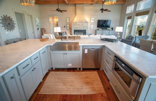 Plantation House | 20% OFF FALL! 'Forcynthia' Luxury Bay Home, 4BR/4.5BA w/dock, kayak launch