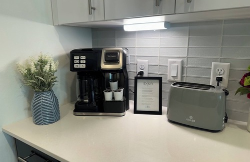 Hilltop Apartment | 20% Off Special, Tranquil Apt w/Amazing Roof Top Views Near Everything