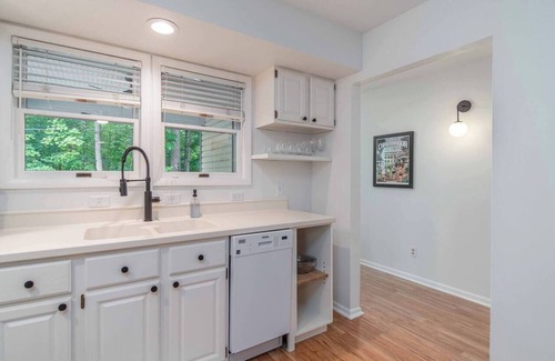 Chautauqua House | 20 Park-Walk to Everything CHQ-Pets OK-Free Bikes