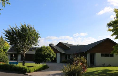 Karapiro Bed & Breakfast | 200 on Lake View