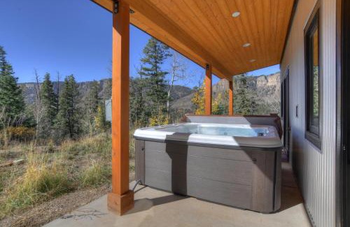 Columbine Lake House | 2001 Lake Purgatory Drive