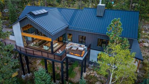 Columbine Lake House | 2001 Lake Purgatory Drive