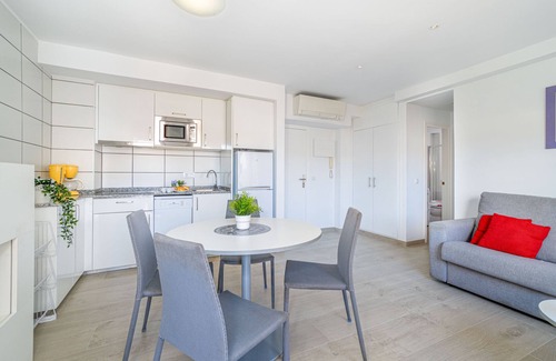 Roses Town Center Apartment | 2008-AV DE RHODE Apartment with wifi near the beach