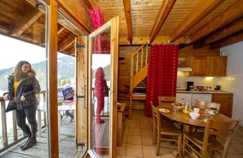 Saint-Francois-Longchamp Apartment | 200m from ski slopes, swimming pool, sauna, balcony, tv, ski locker, 35-40m²