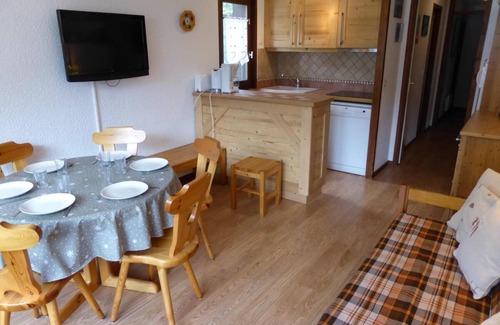 Les Contamines-Montjoie Apartment | 200m from ski slopes, 2nd floor, balcony, tv, ski locker, 41m², Les Contamines-Montjoie