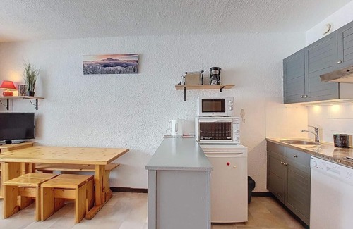 La Rosiere Apartment | 200m from ski slopes, 2nd floor, view valley, tv, ski locker, 25m², La Rosière