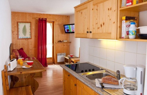 Saint-Sorlin-d'Arves Apartment | 200m from ski slopes, fitness, swimming pool, terrace, balcony, parking, 30-35m²