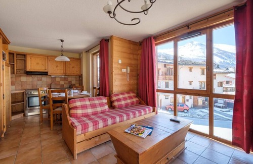 Lanslevillard Apartment | 200m from ski slopes, fitness, swimming pool, sauna, hammam, balcony, tv, ski locker, 35m²