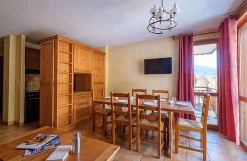 Lanslevillard Apartment | 200m from ski slopes, fitness, swimming pool, sauna, hammam, balcony, tv, ski locker, 43m²