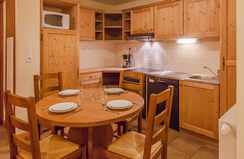Lanslevillard Apartment | 200m from ski slopes, fitness, swimming pool, sauna, hammam, balcony, tv, ski locker, 43m²