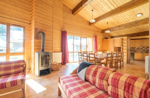 Lanslevillard Apartment | 200m from ski slopes, fitness, swimming pool, sauna, hammam, fireplace or stove, tv, ski locker