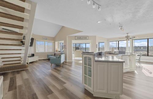 Charlevoix House | 201 Pointes North Inn
