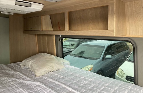Kahului House | 2012 Mercedes-Benz Sprinter custom build/ California king size bed