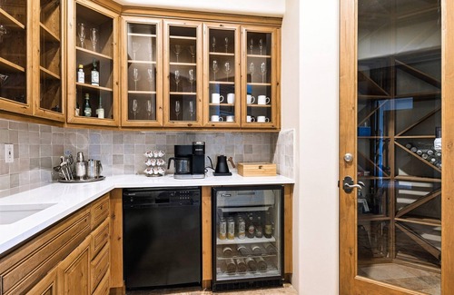 Paradise Valley House | 2025 VRBO Property of the Year: Scottsdale Luxury Estate: Pool, Spa & Pickleball