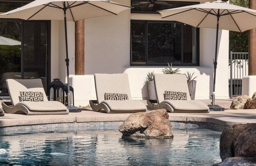 Paradise Valley House | 2025 VRBO Property of the Year: Scottsdale Luxury Estate: Pool, Spa & Pickleball