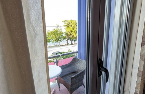 Kamena Vourla House | 204 | Okeania 3 persons Room 1st Floor