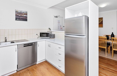 Northbridge Apartment | 207 Executive Escape 2BR+prkg Northbridg parking+pool