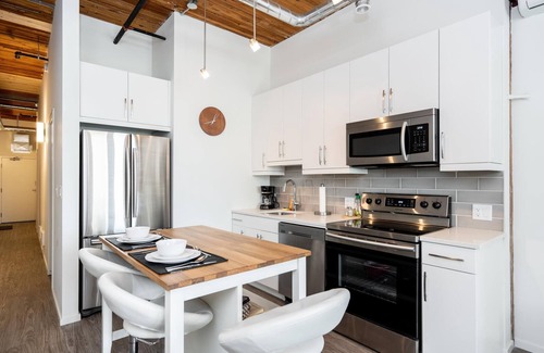 Exchange District Condo | (209) Exchange District + Market Avenue + 2 Bdr + Warehouse Loft (139)