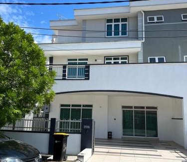 Taman Sejati Apartment | 20Pax 3-Storey SemiD 5Room&5Bathroom Sweet Dream Home Sitiawan