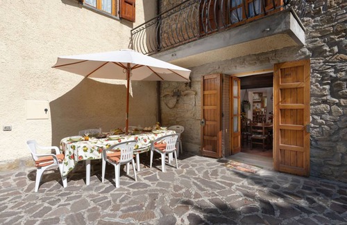 Dicomano Villa | 215 m² Villa ∙ 4 bedrooms ∙ 8 guests