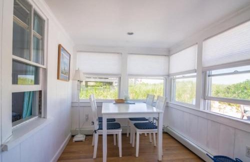 East Sandwich House | 219 North Shore Boulevard East Sandwich - Beach Life