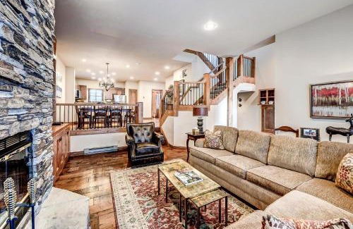 Highlands Townhomes Villa | 22 Highlands Townhomes