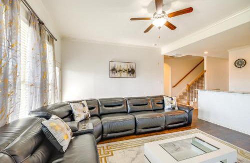 Baytown House | 22 Mi to Dtwn Houston Spacious Baytown Home!