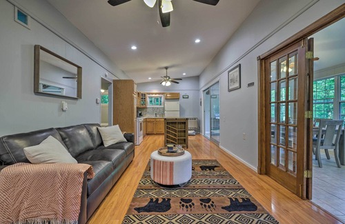 Greentown Cabin | 22 Mi to Ski Big Bear! Lake Wallenpaupack Getaway