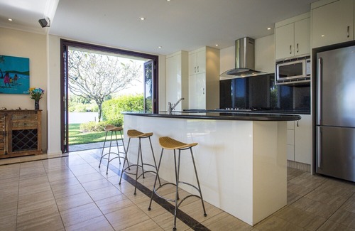 Port Douglas House | 22 Ruby Close - 5 Bedroom Home on the Lake