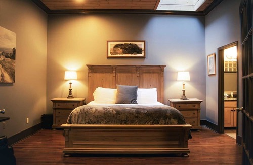 Downtown Knoxville Condo | 2200 sq. ft. 2-bedroom condo in the center of downtown Knoxville