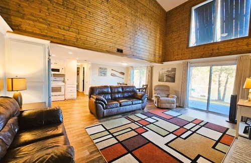 Anderson House | 228 Lakeland Drive Anderson